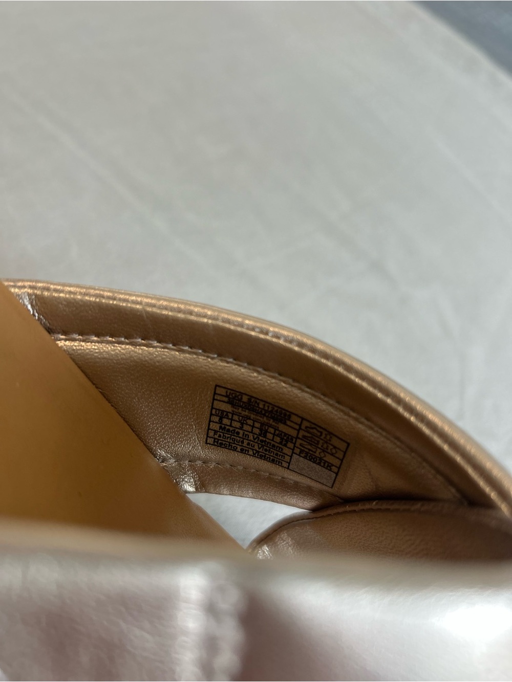 UGG Women’s Metallic Rose Gold Cross-Band Slide Sandals size 5 - Picture 6 of 6